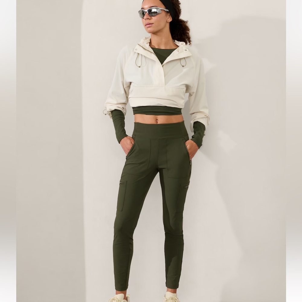 New Athleta Headlands Hybrid Cargo Tight in Green